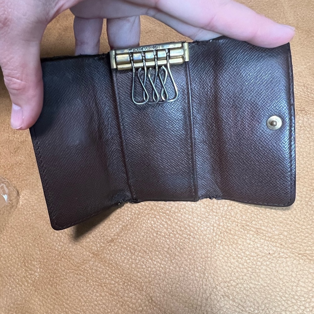 LOUIS VUITTON Damier Ebene Multicles 4 Key Holder - Picture 2 of 4